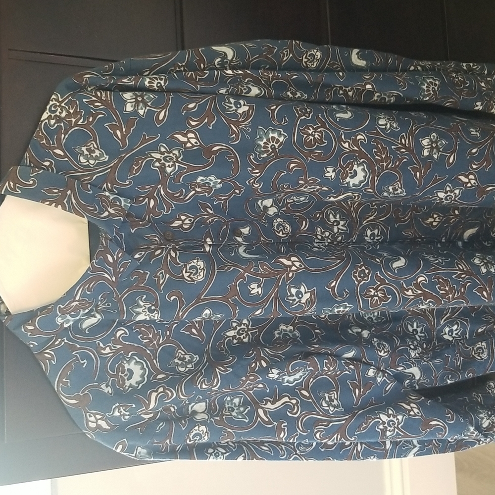 Beautiful Tommy Bahama XL men's button down shirt long sleeve silk and cotton